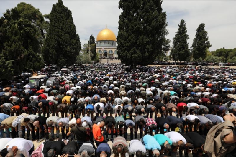 150 тысяч мусульман совершили пятничный намаз в мечети «Аль-Акса»