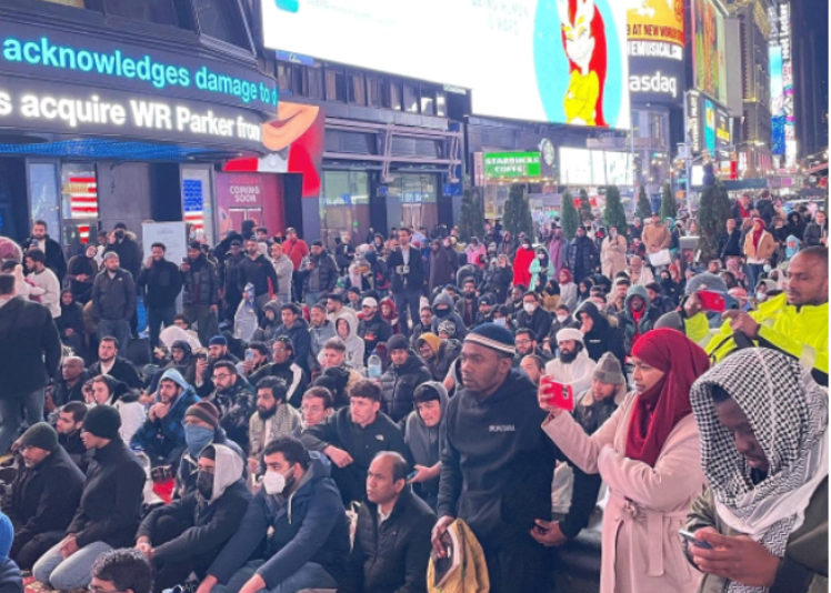 Сотни мусульман собрались на Таймс-сквер для ифтара и молитв